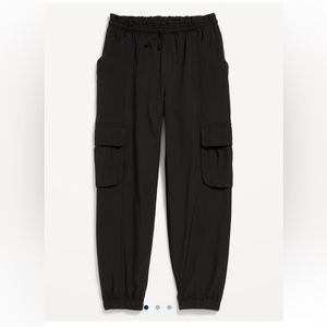 New without tags
High-Waisted Cargo Jogger Performance Pants for Girls